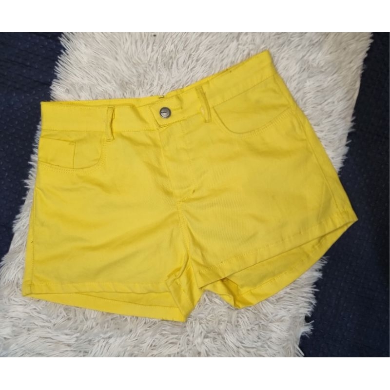 Short Feminino colorido amarelo e laranja