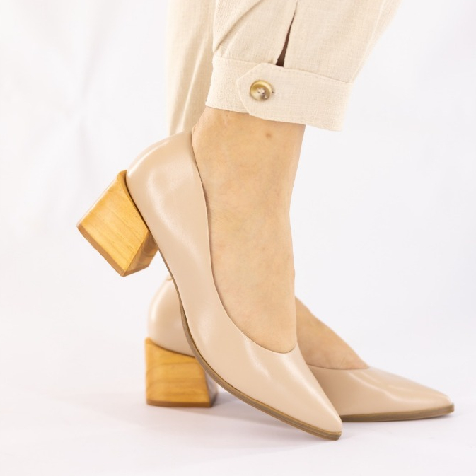 Scarpin Feminino em Couro Legítimo - Salto Quadrado Madeira 6cm - Confortável e Elegante Ideal para Trabalho Dia a Dia