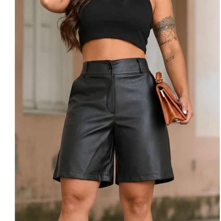 Bermuda Feminina Couro Sintético Cintura Alta com Bolsos Preta