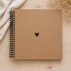Caderno Álbum para Fotos e Scrapbook Kraft 28x28cm Coração Espiral Preto