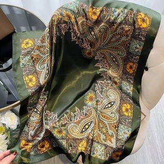Lenço Feminino de Cetim 90x90cm Bandana Estampada Colorida Grande para Praia Pescoço e Cabeça