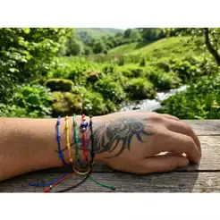 Pulseiras de 7 nos no Preto, Vermelho, Verde, Amarelo e Azul escolhe a sua cor leve consigo uma intenção especial!