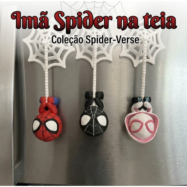 Ima de Geladeira Boneco Heroi Aranha Pendurado na Teia 3D Decoracao Geek Criativa