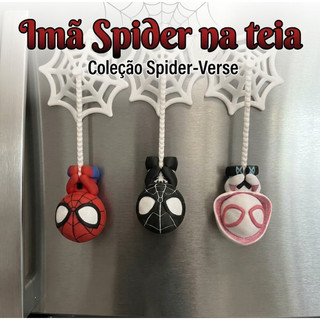 Ima de Geladeira Boneco Heroi Aranha Pendurado na Teia 3D Decoracao Geek Criativa