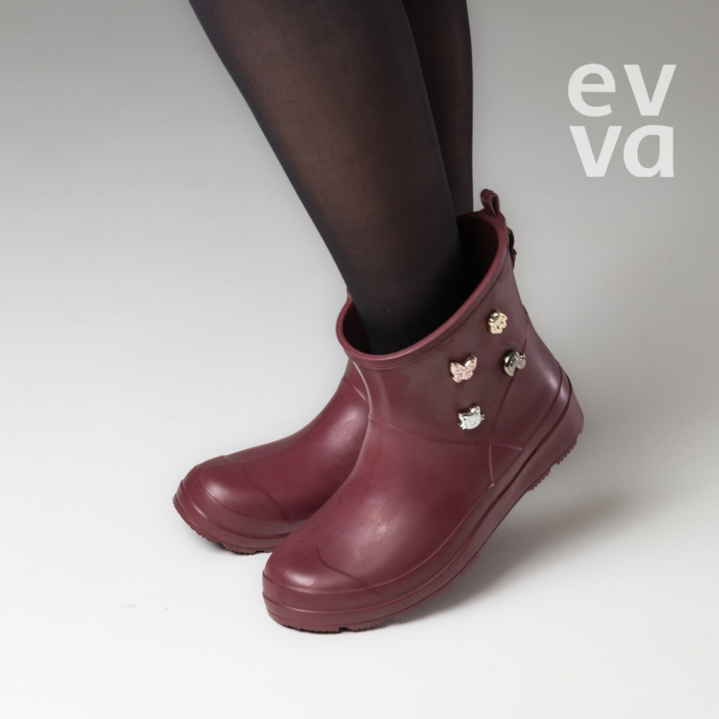 Bota Coturno Feminino Saltinho Baixo Cano Curto com Enfeites de bottons