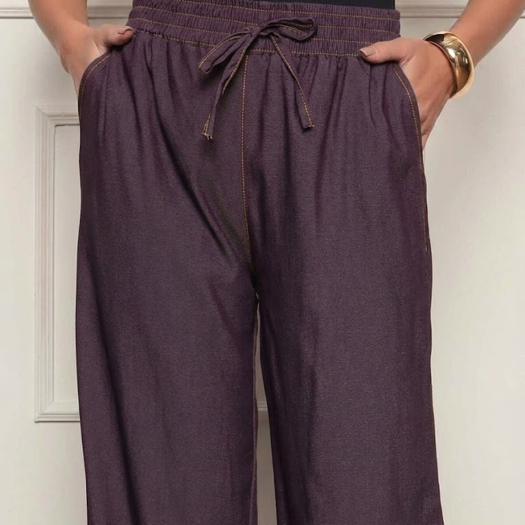Calça Feminina Pantalona em Chambray Soltinha, Confortável e Casual com Elástico no Cós e Amarração do G ao G2