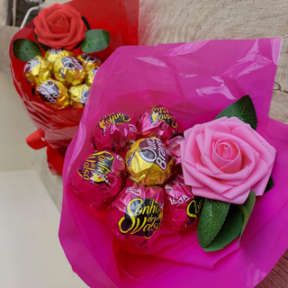 MINI BUQUE DE BOMBOM COM ROSA / PRESENTE / DIA DAS MÃES / ANIVERSÁRIO / PRESENTE ROMÂNTICO em Oferta na Shopee