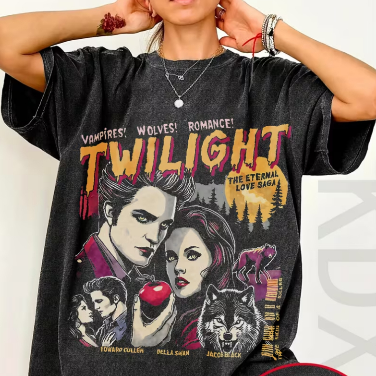 Camiseta Estonada Lavagem Vintage Retro Crepusculo Twilight Edward Bella Vampiro Lobo Filme Pop Art