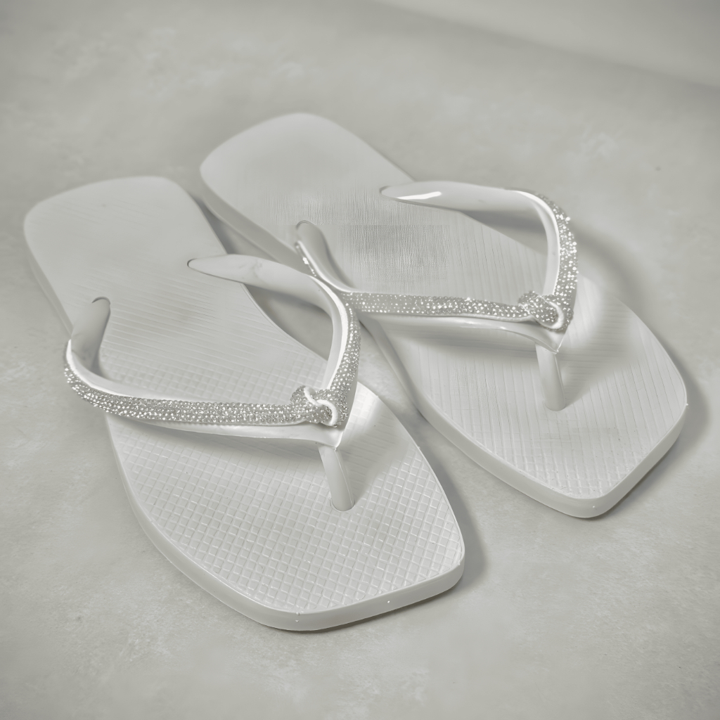 Chinelo Rasteirinha Feminino na Moda Strass Brilhantes Leve Super Confortável - Promoção !