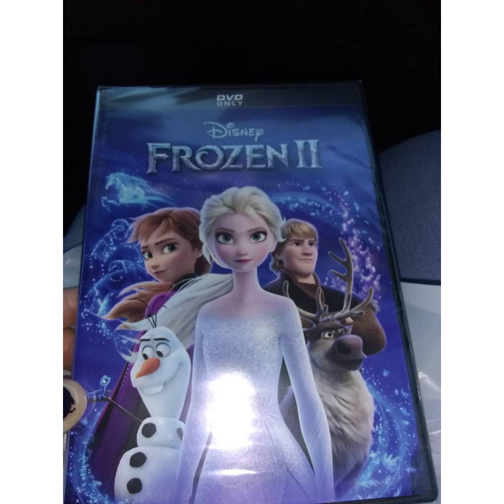 Fronzen 2 DISNEY AUTORADO De volta à infância de Elsa e Anna, as duas garotas descobrem uma história do pai, quando aind
