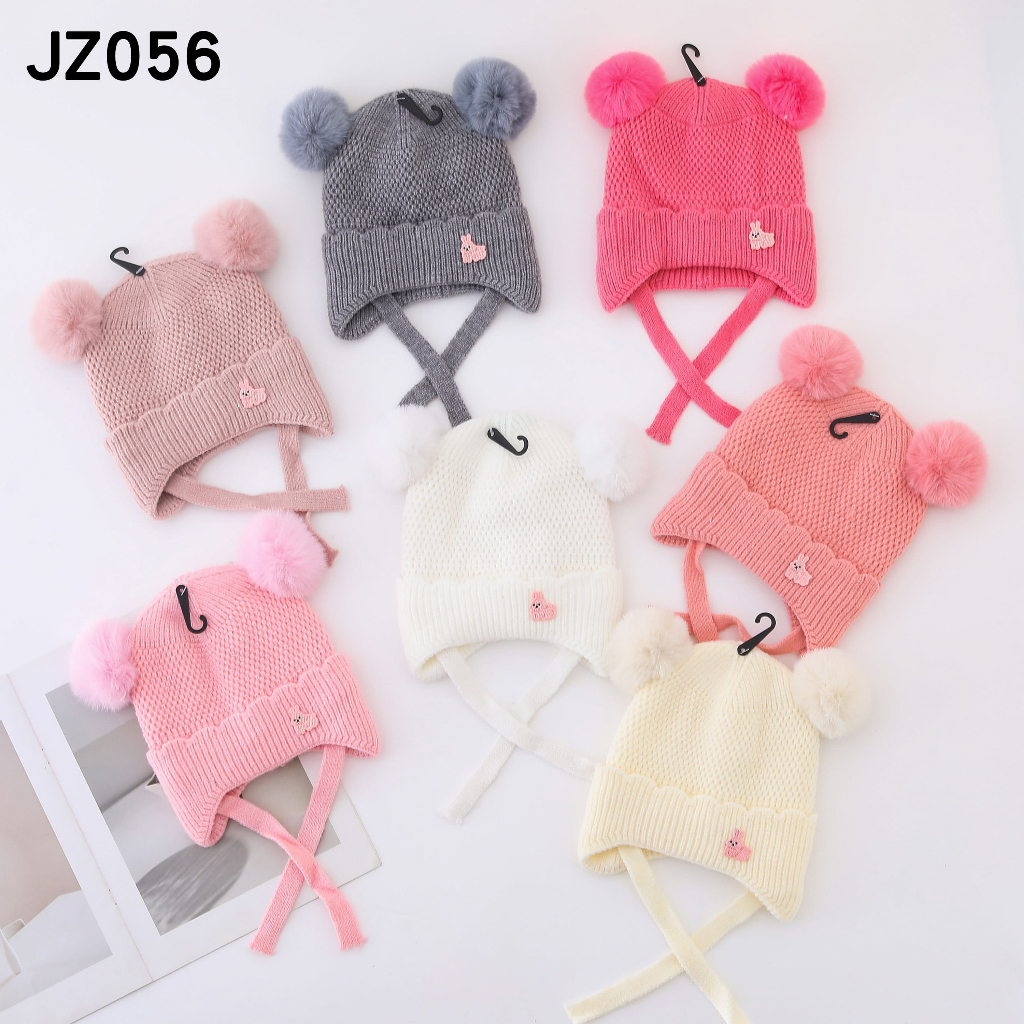 2026 Novo Touca Infantil Simple De Coelho Menina Menino Forrado Quente Com 2 Pompom Amarrar Gorro Infantil Modelo JZ056