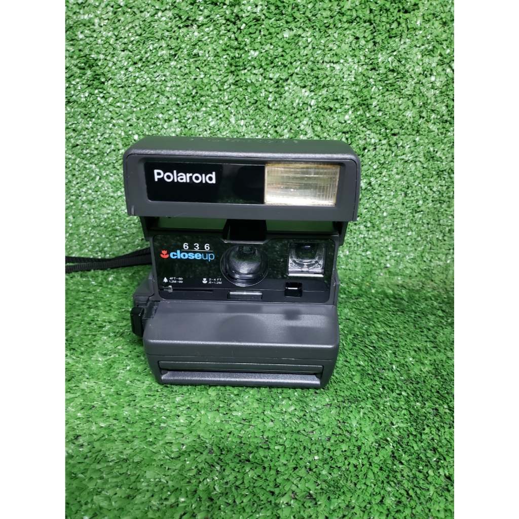 Camera Polaroid 636 Close Up - Conservada- muito conservada mesmo porém sem testes vendida no estado