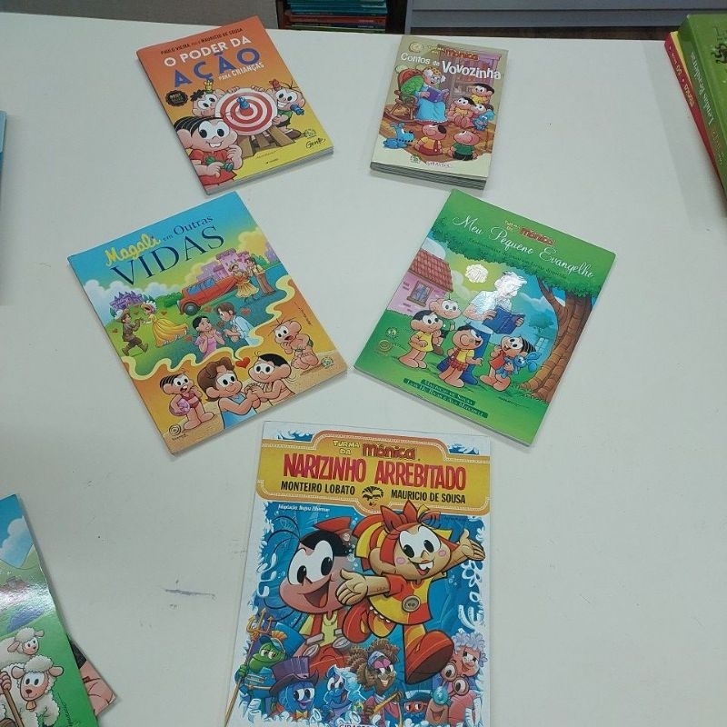 Contos Turma da Mônica Coloridos e papel especial. Valor por unidade. Escolha no chat