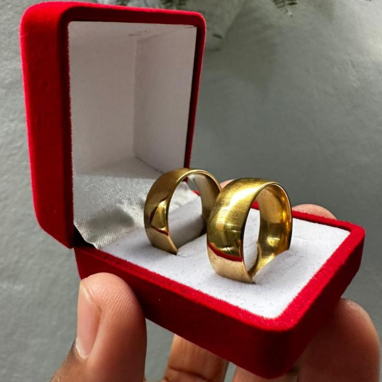 Par Aliança De Casamento 8mm Abaulada Grossa Dourada Lisa Anel de Noivado Aço Inoxidável Cor Ouro 18k Compromisso