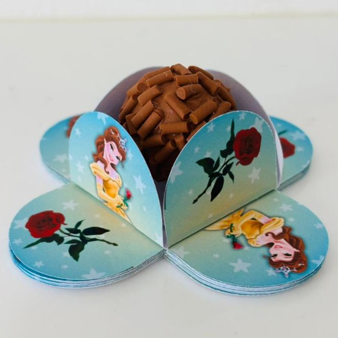 Forminhas de Doces Princesa Bela Personalizada no Tema / Aniversário / Lembrancinha de Festa / Decoração de Festa