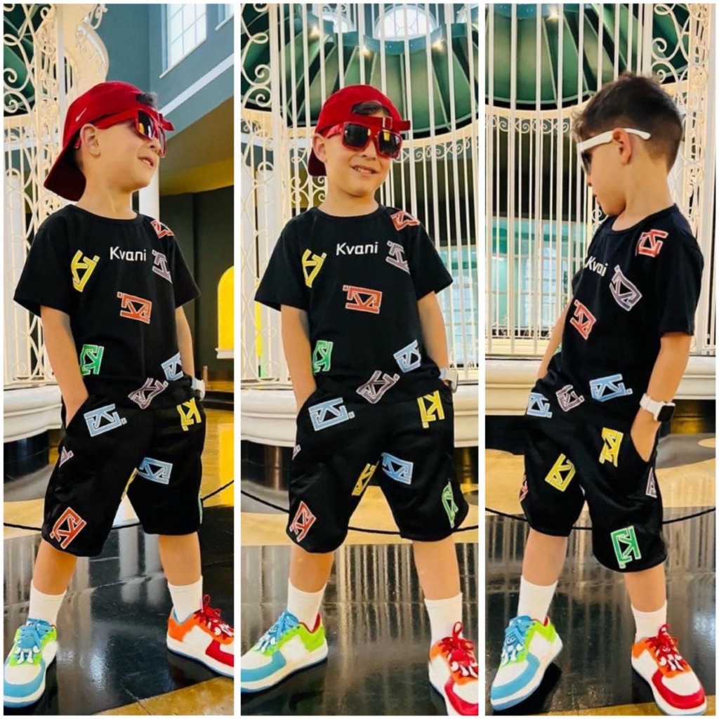 Conjunto colorido com preto base, conjunto com 2 peças Camisa estampada e bermuda com estampa KJ, Conjunto infantil