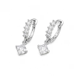 Brinco Argola Fecho Clique de Prata 925 Legítima 1,5 cm com Pingente de Zircônia | Delicado, Elegante e Atemporal