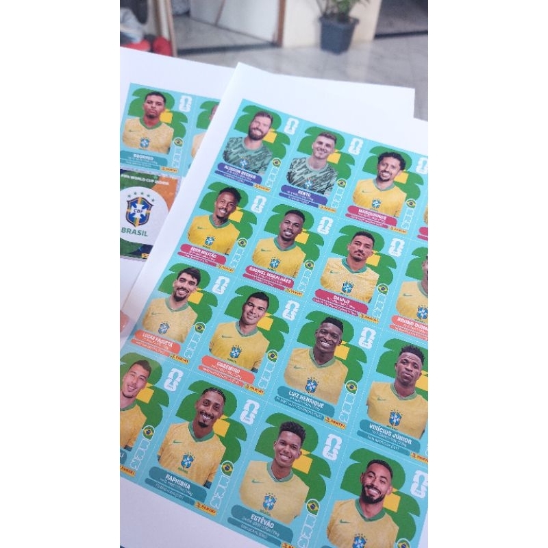 Figurinha genéricas cartela de figurinhas  Não são originais. c/ 16 a 22 figurinhas Não vai recortado