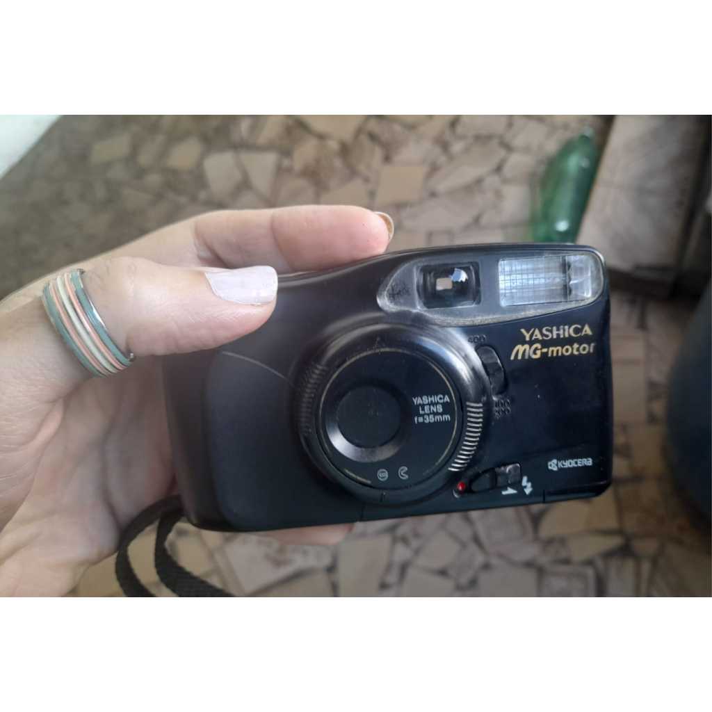 Máquina fotográfica antiga Yashica + flash frata maticx
