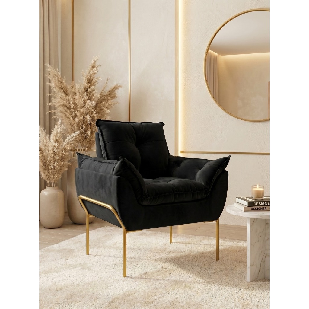POLTRONA OPALA COM BASE DE FERRO NA COR DOURADA NO TECIDO SUEDE MACIO E ELEGANTE PARA AMBIENTE DE LUXO.