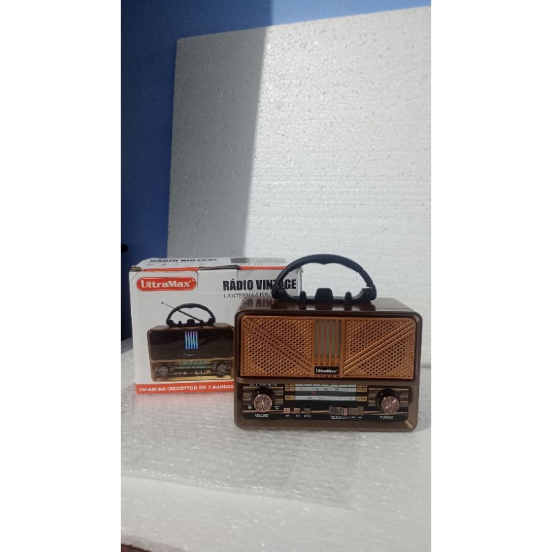 Radio Retrô caixa de som bluetooth RGB com carregador e placa solar ULT-7951BTS. AM/FM.