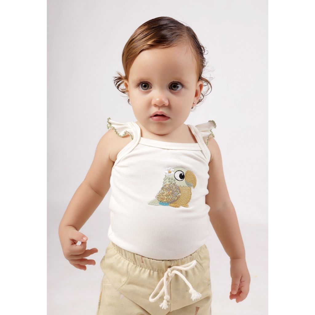 Conjunto Infantil Feminino Verão Body Regata com Bordado de Arara e Shorts Estampado Tropical