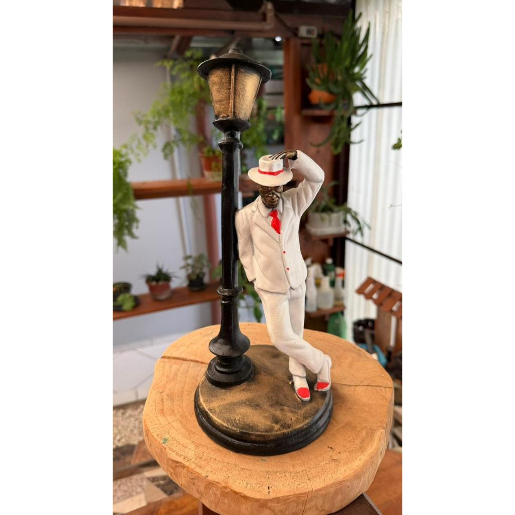 Escultura de Zé Pelintra / Malandro em resina Pintura 31 cm