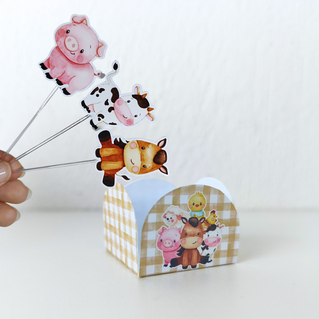 Forminhas personalizadas de doce e tags de docinhos tema Fazendinha aniversário Lembrançinhas