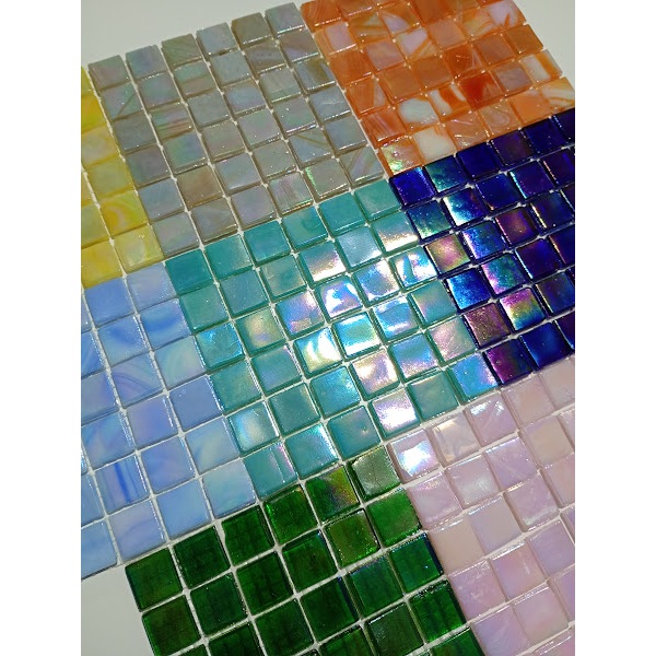 Kit 288 pastilhas vidro para mosaico tam:1,5cmx1,5cm Brilho 2 - 8 cores.