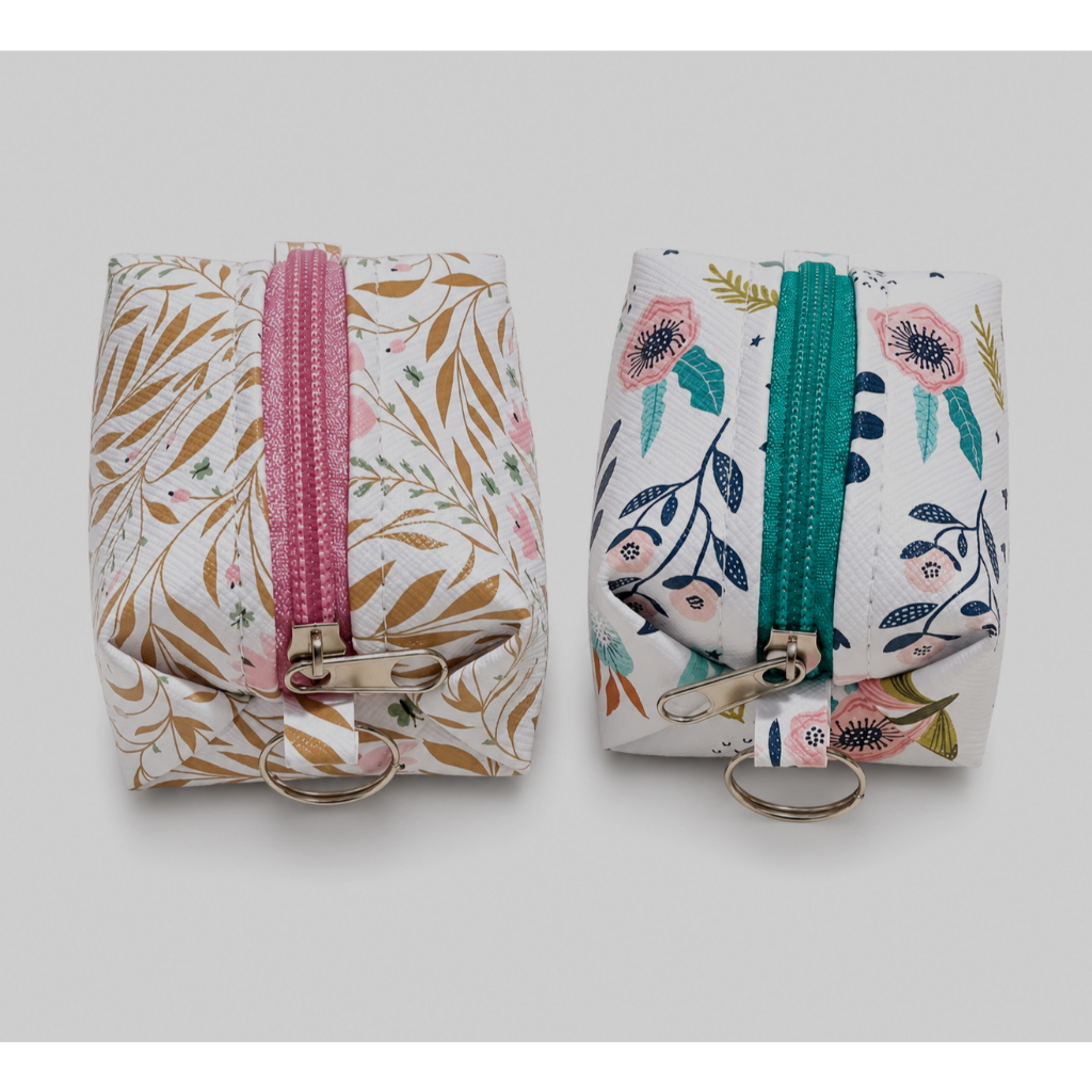 Porta Moedas/Fones - Chaveiro Floral Feminino - Mini Necessaire Compacta Artesanal - 7x6x4cm — imagem 2 de 2
