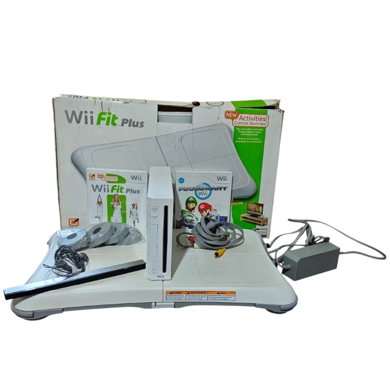(USADO DETALHE) Console Nintendo Wii Branco 3 Jogos + Bandeja Wii Fit 127v