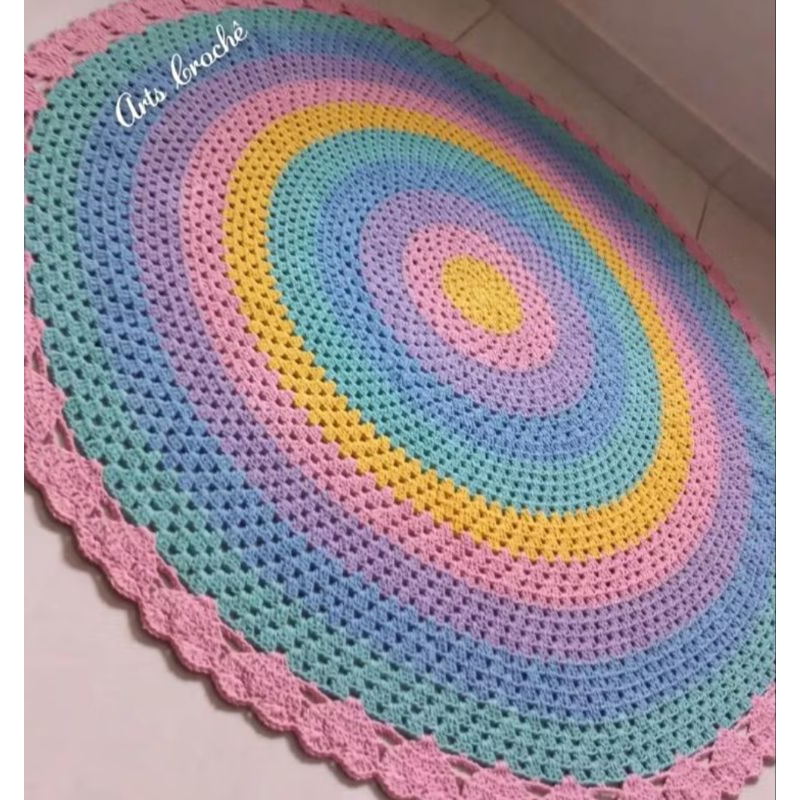 Tapete de Crochê Artesanal - Arco-Íris em Tons Pastel! Perfeito para o Quarto dos Sonhos. Bordas luxuosa de coração