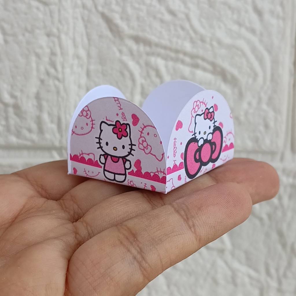 FORMINHA 4 PÉTALAS PARA DOCES HELLO KITTY PARA DOCINHOS BRIGADEIRO FESTA INFANTIL