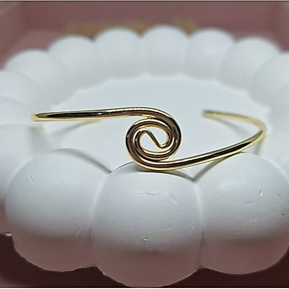 Bracelete Feminino Dourado Regulável Espiral Aro Aberto Minimalista Luxo