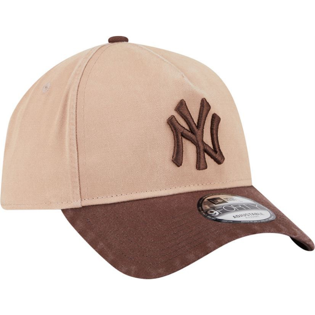 BONÉ NEW ERA 9FORTY A-FRAME NEW YORK YANKEES MLB BEGE E MARROM — 2 SHADE WASH ESTONADO | AJUSTÁVEL | ORIGINAL