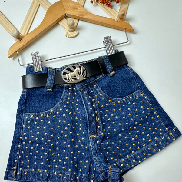 Shorts infantil com strass e cinto, moda boiadeira com ajuste inspirado em Ana Castela