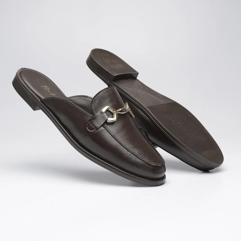 Mule Feminino Mocassim Couro Legítimo Confortável Elegante Bico Fino Detalhe Metal Salto Baixo Casual