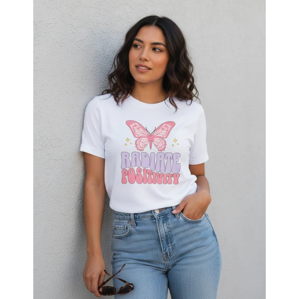 Camiseta Feminina Borboleta Rosa Radiate Positivity Aesthetic Retrô T-Shirt Blusa Baby Look Algodão Casual