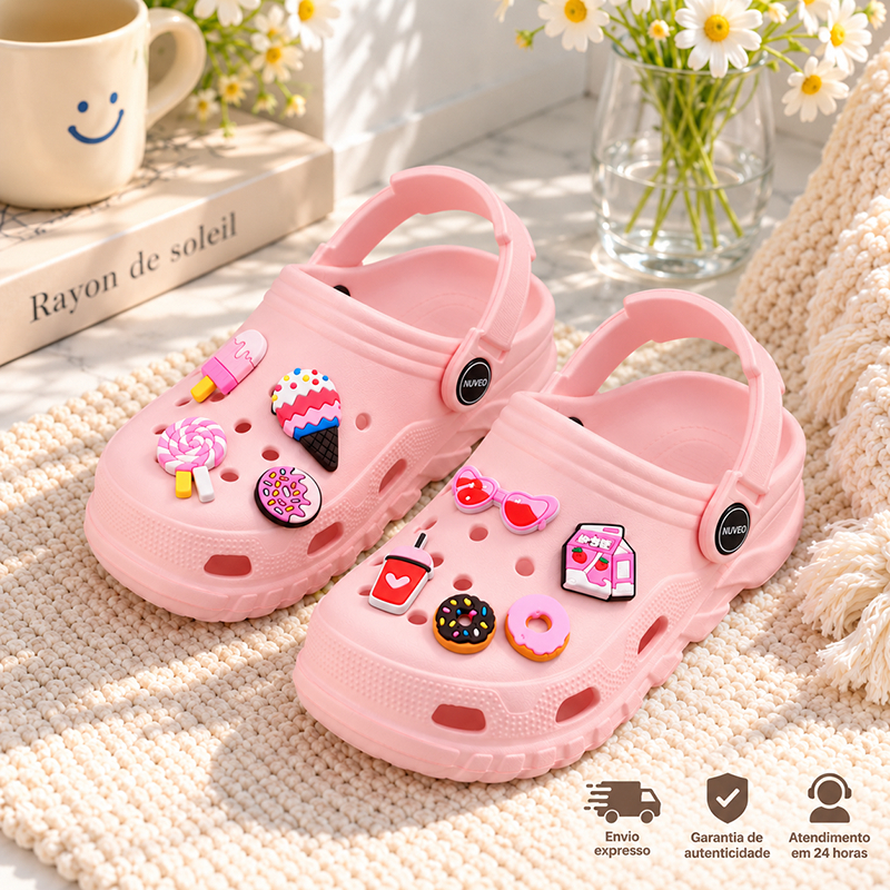 NUVEO Sandália Babuche Infantil em EVA com Pingentes Decorativos Solado Plataforma Antiderrapante para Passeio
