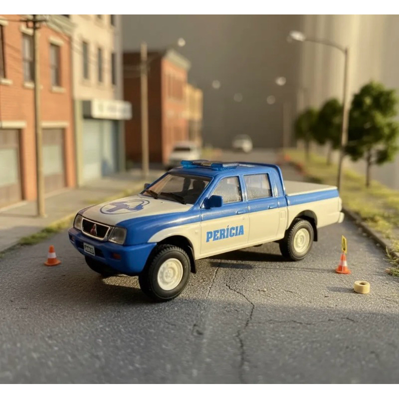 Miniatura Mitsubishi L200 - Perícia 1:43 Ixo Branco