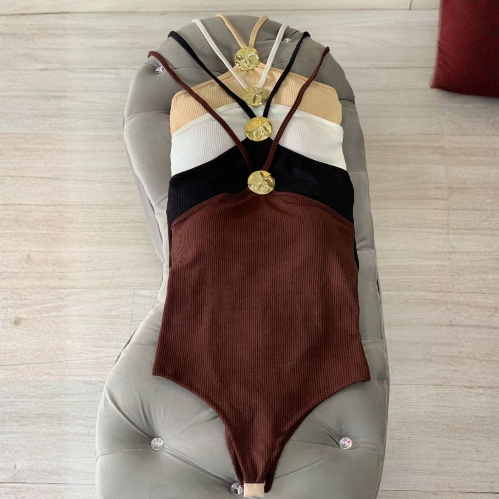 Body frente única com fivela feminina toque elegante casual verão 2025 premium moda praia balada