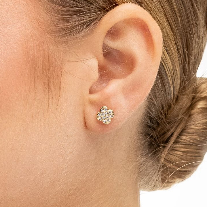Brinco Trevo Dourado Feminino Pequeno Cravejado Banhado a Ouro 18k Brincos Mania de Madame em Oferta na Shopee