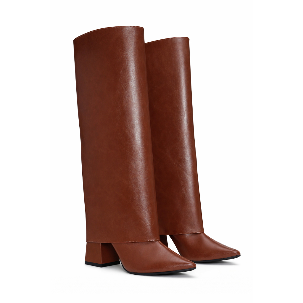 Bota Capa Feminina Cano Longo Sobreposta 2x1 Bico Fino Salto Alto Grosso Tendencia  Inverno 2026