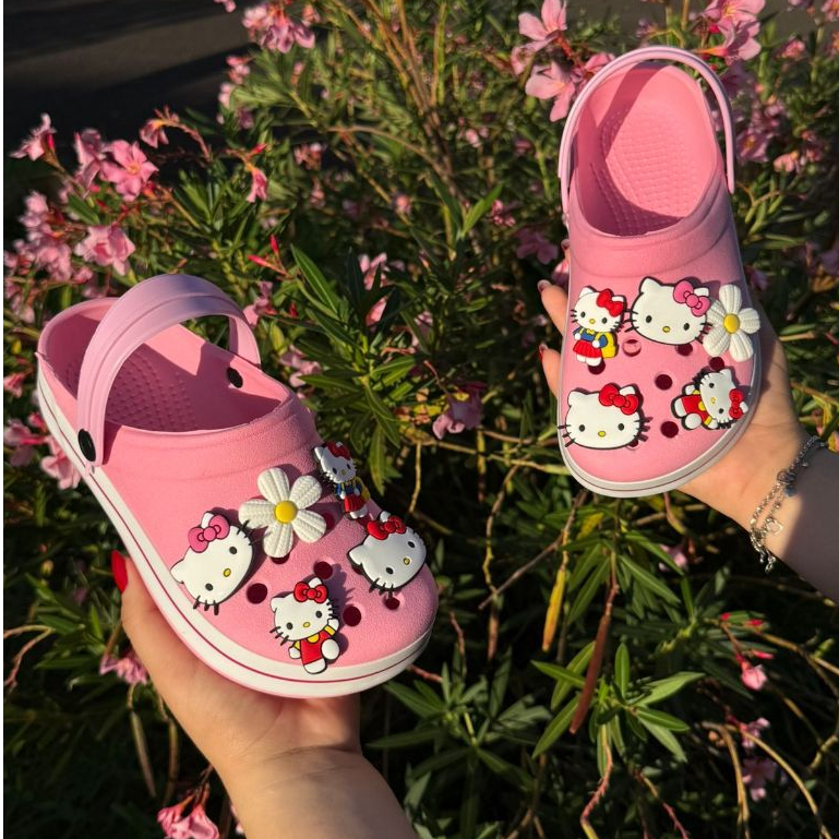 Babuche Fachetado Infantil & Adulto +5 bottons De Hello Kitty e Confortável