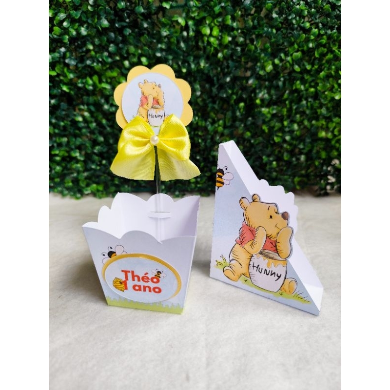 KIT CENTRO DE MESA CACHEPÔ, GUARDANAPO URSINHO POOH, LEMBRANCINHAS, CAIXAS PERSONALIZADAS