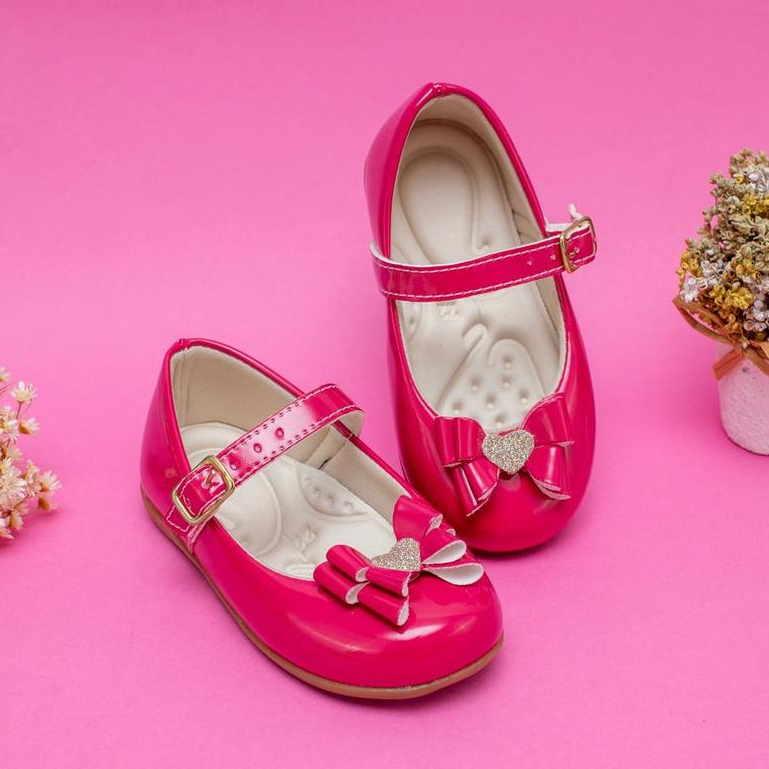 Sapatilha Infantil Menina Sapato Boneca Verniz Enfeite Laço Coração Glitter de Fivela Confortável