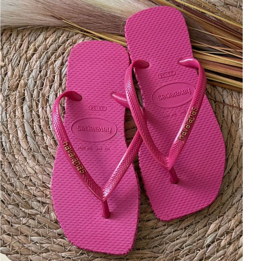 Chinelo Rasteira Feminina Básica Com Detalhe na Lateral