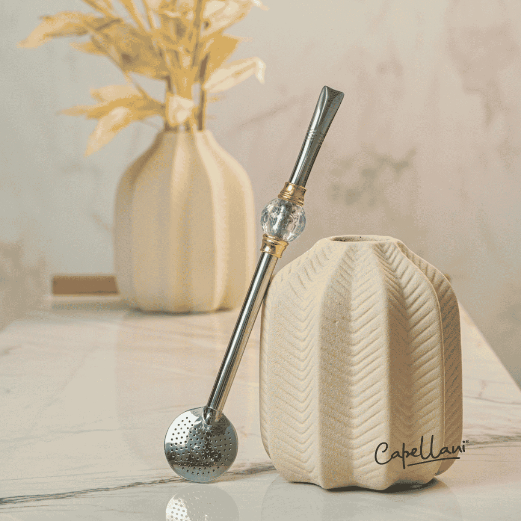 Detalhes do Bomba de Chimarrão Capellani 100% Inox com Pedra Acrílica Transparente e Anel Dourado | Fixa
