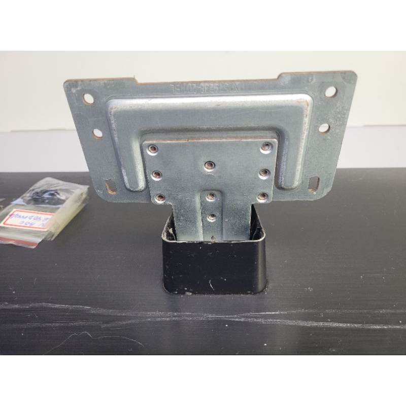 base ou pé TV aoc le40d1442 com os parafusos só serve neste modelo
