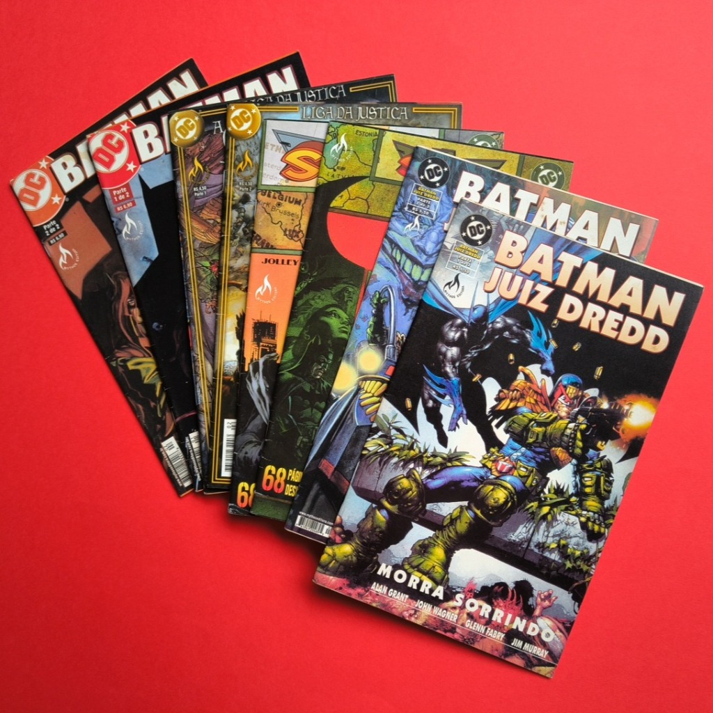 Lote - Batman e Juiz Dredd Morra Sorrindo + SJA Trio Profano + Liga da Justiça A Guerra do Demônio + Batman Pulp Fiction